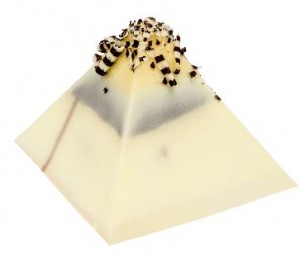 „Pyramid au Chocolat Blanc et au Caramel“.