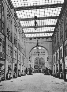 Die Passage mit Blick zur Oranienburger Straße. Foto: aus Zeitschrift für Bauwesen, 1909, Blatt 6