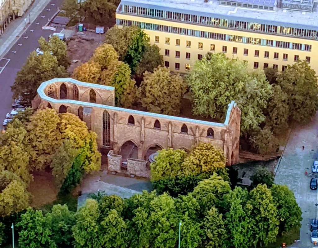 "Times in Ruins " heißt das Sommerprogramm der Franziskaner-Klosterkirche.