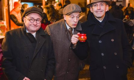 „Die Herr´n von der Tankstelle“ bringen beim „10. Winter-Film-Fest“ an der Feuerzangenbowle Schlager aus UFA-Tonfilmen ins Nikolaiviertel.