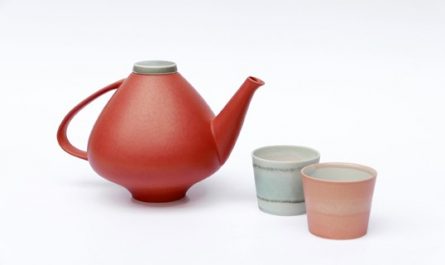 Ulrike Weiss Teekanne mit zwei Schalen (glasiertes Steinzeug) Foto: Ulrike Weiss