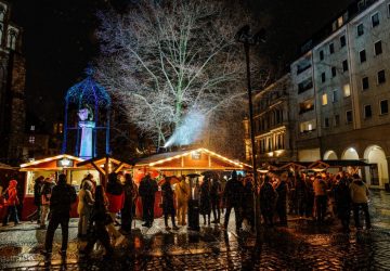 Das Winter-Film-Fest im Nikolaiviertel 2024. Foto: Feuerzangenbowle Nikolaiviertel Berlin