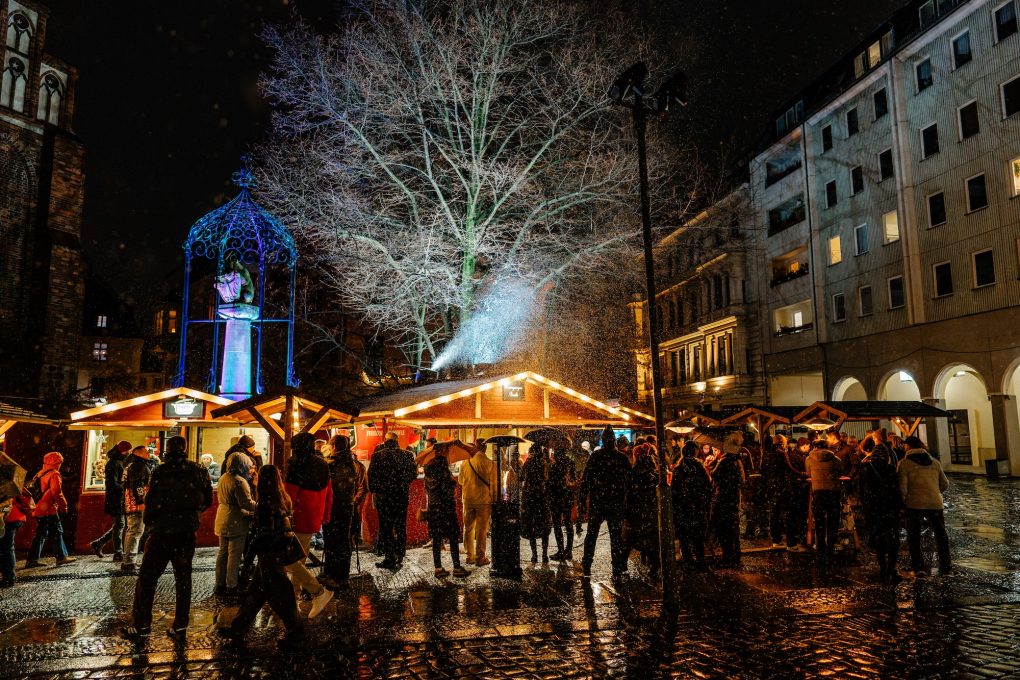 Das Winter-Film-Fest im Nikolaiviertel 2024. Foto: Feuerzangenbowle Nikolaiviertel Berlin