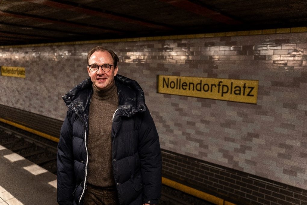 BVG-Vorstandsvorsitzender Henrik Falk auf dem U-Bahnhof Nollendorfplatz. © BVG