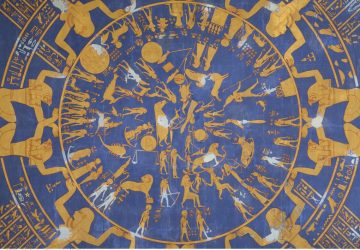 Malerische Umsetzung des runden Himmelsbildes aus Dendera an einer Decke im Neuen Museum © Staatliche Museen zu Berlin, Ägyptisches Museum und Papyrussammlung / Sandra Steiß