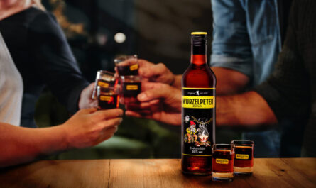 Wurzelpeter Berlin – der Kräuterlikör, der garantiert die Runde macht.