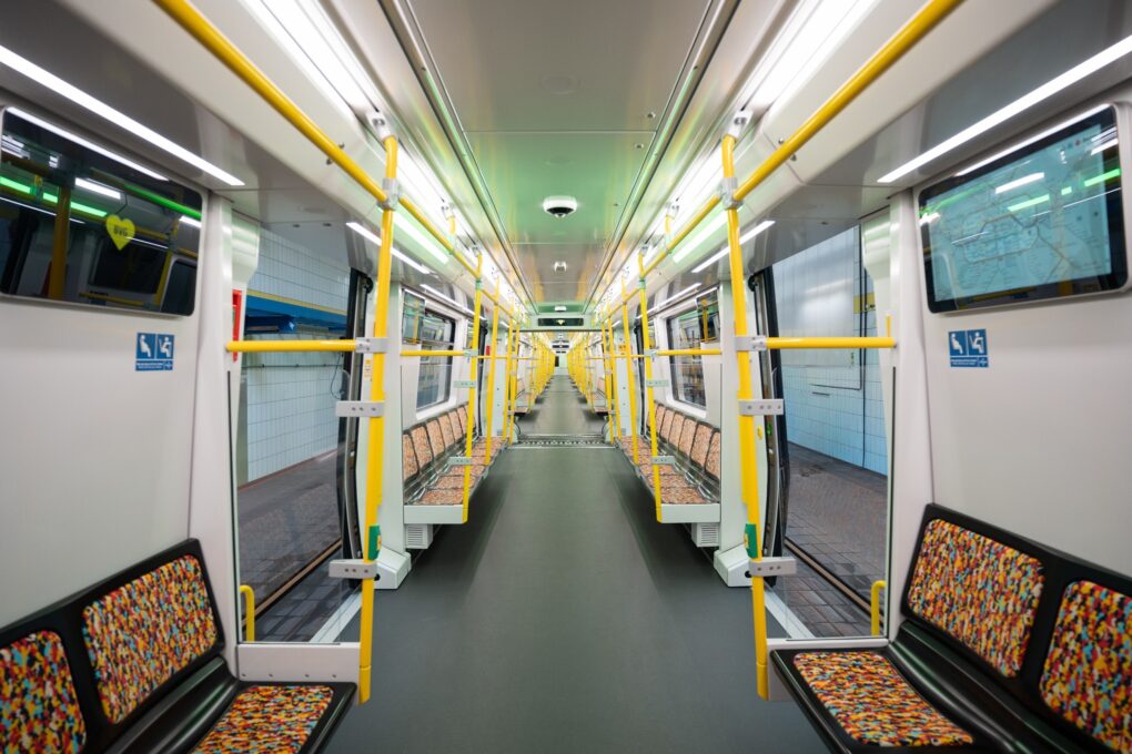 So sieht der neue U-Bahnzug der BVG von innen aus. © BVG/Florian Bündig