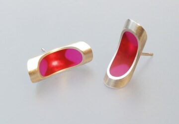 Monika Jakubec Ohrstecher Kalypso, aus Kunstharz und Silber 925, gegossen und montiert Foto: Monika Jakubec